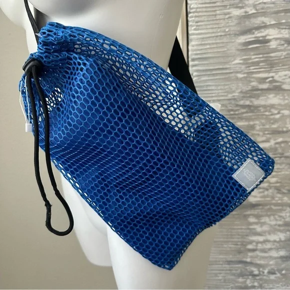 FP Movement Mini Mesh Sling Bag - Picture 3 of 13